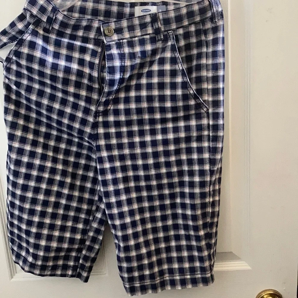 FINAL MARKDOWN Boys old navy shorts 16